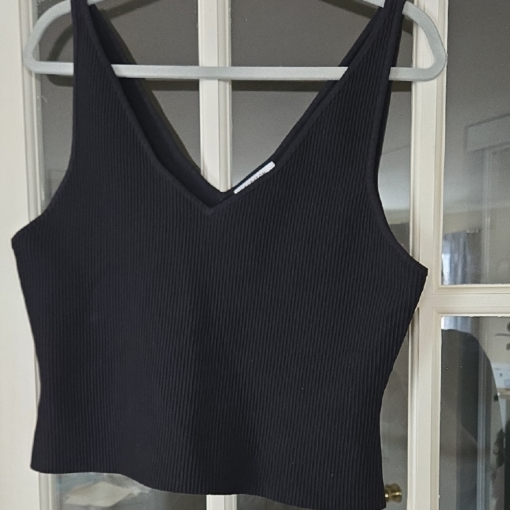 Babaton Black Ribbed V-Neck Crop Top